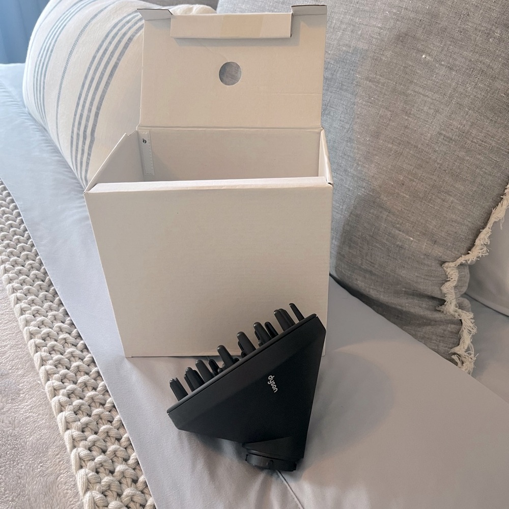 Dyson Airwrap diffuser attachment